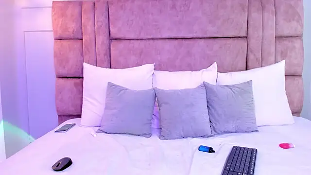 Snapshot of cloe_bunnny chatting on 09/26/25, 06:26 cloe bunnny online show from 09/26/25, 06:26