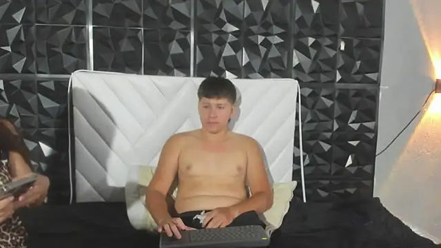 Red house 333 online show from 03/24/26, 09:37