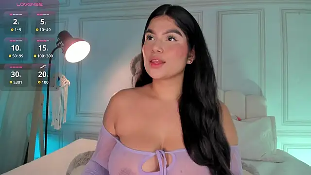 Snapshot of Kendall_Jonss1 chatting on 10/06/25, 10:43 Kendall Jonss1 online show from 10/06/25, 10:43