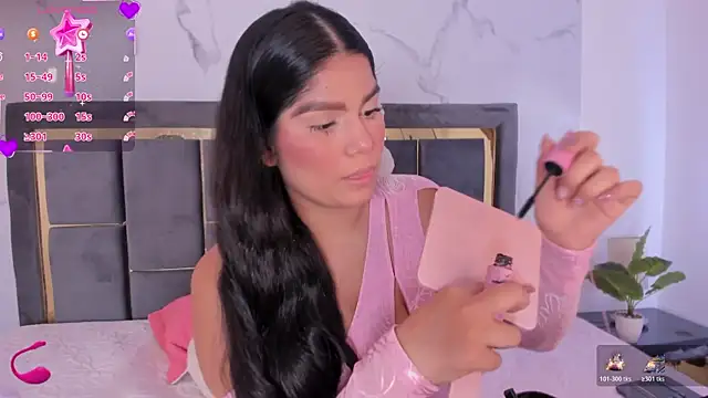 Snapshot of Kendall_Jonss1 chatting on 12/19/25, 10:28 Kendall Jonss1 online show from 12/19/25, 10:28