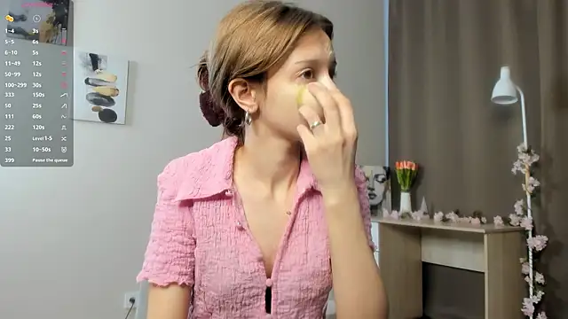 TaiteFairfield online show from 02/10/26, 08:02