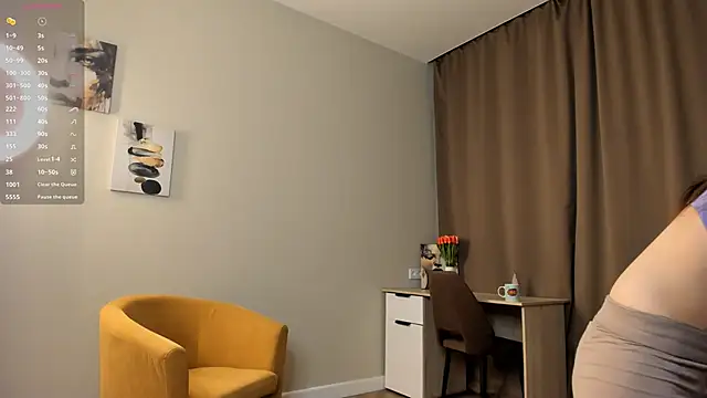 TaiteFairfield online show from 12/01/25, 07:31