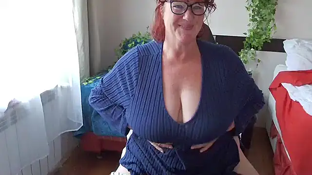 Snapshot of -Curvy- chatting on 10/02/25, 09:56 -Curvy- online show from 10/02/25, 09:56