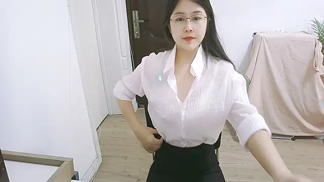 Snapshot of 98bunny chatting on 01/13/26, 02:26 98bunny online show from 01/13/26, 02:26