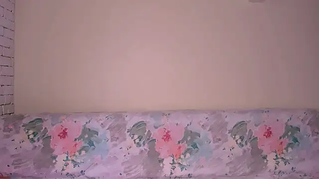 Snapshot of Elle_Pearl_ chatting on 03/27/26, 06:22 Elle Pearl online show from 03/27/26, 06:22
