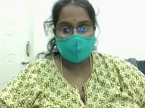 Snapshot of Reena-gowda chatting on 10/24/25, 07:57 Reena-gowda online show from 10/24/25, 07:57