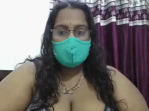 Snapshot of Reena-gowda chatting on 09/09/25, 06:17 Reena-gowda online show from 09/09/25, 06:17