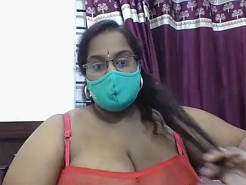 Snapshot of Reena-gowda chatting on 10/12/25, 05:47 Reena-gowda online show from 10/12/25, 05:47