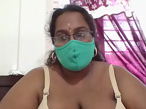 Snapshot of Reena-gowda chatting on 10/11/25, 09:32 Reena-gowda online show from 10/11/25, 09:32