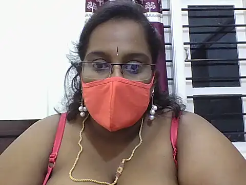 Snapshot of Reena-gowda chatting on 10/06/25, 04:41 Reena-gowda online show from 10/06/25, 04:41