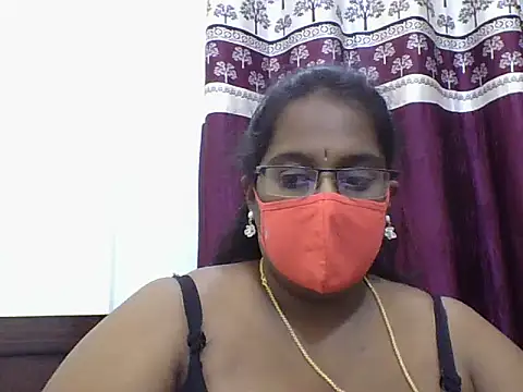 Snapshot of Reena-gowda chatting on 09/29/25, 12:28 Reena-gowda online show from 09/29/25, 12:28