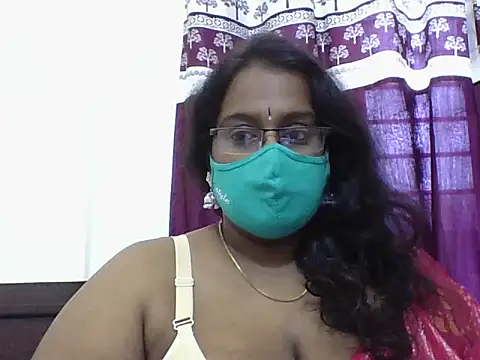 Snapshot of Reena-gowda chatting on 09/14/25, 02:34 Reena-gowda online show from 09/14/25, 02:34