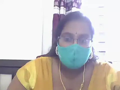 Snapshot of Reena-gowda chatting on 09/20/25, 06:18 Reena-gowda online show from 09/20/25, 06:18
