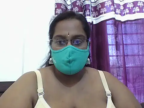 Snapshot of Reena-gowda chatting on 10/13/25, 06:48 Reena-gowda online show from 10/13/25, 06:48