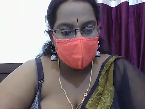 Snapshot of Reena-gowda chatting on 10/07/25, 06:42 Reena-gowda online show from 10/07/25, 06:42
