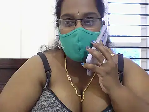 Snapshot of Reena-gowda chatting on 09/25/25, 02:39 Reena-gowda online show from 09/25/25, 02:39