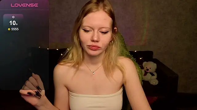 Snapshot of Wendy_228 chatting on 10/14/25, 01:17 Wendy 228 online show from 10/14/25, 01:17