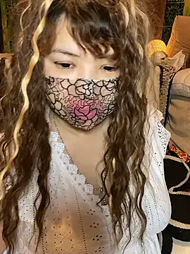 Snapshot of xoxLILxMELOxox chatting on 10/03/25, 04:52 xoxLILxMELOxox online show from 10/03/25, 04:52