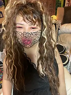 Snapshot of xoxLILxMELOxox chatting on 10/06/25, 04:19 xoxLILxMELOxox online show from 10/06/25, 04:19