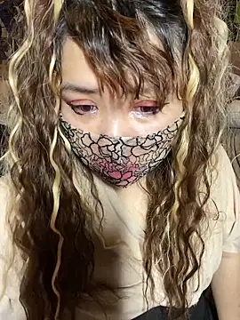 Snapshot of xoxLILxMELOxox chatting on 10/10/25, 04:30 xoxLILxMELOxox online show from 10/10/25, 04:30
