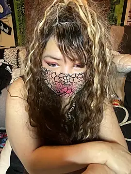 Snapshot of xoxLILxMELOxox chatting on 10/14/25, 05:52 xoxLILxMELOxox online show from 10/14/25, 05:52