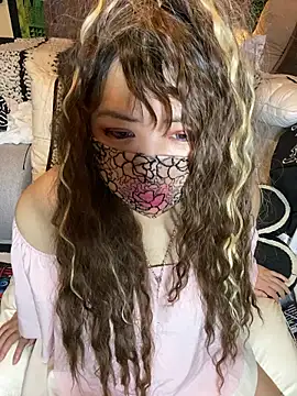Snapshot of xoxLILxMELOxox chatting on 10/13/25, 11:45 xoxLILxMELOxox online show from 10/13/25, 11:45