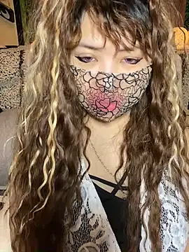 Snapshot of xoxLILxMELOxox chatting on 10/09/25, 04:18 xoxLILxMELOxox online show from 10/09/25, 04:18