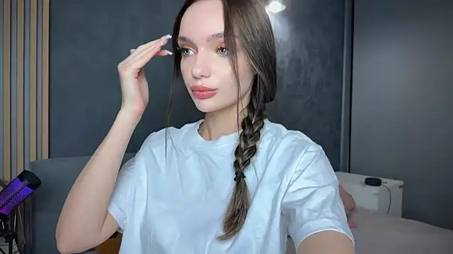 litlle angelll online show from 01/12/26, 08:15