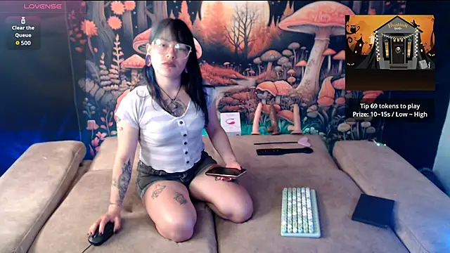 LunaBunny8 online show from 10/15/25, 01:41