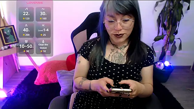 LunaBunny8 online show from 11/24/25, 02:06