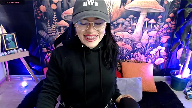 LunaBunny8 online show from 11/06/25, 03:16