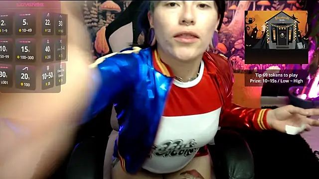 LunaBunny8 online show from 10/31/25, 01:24