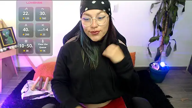 LunaBunny8 online show from 11/25/25, 02:50