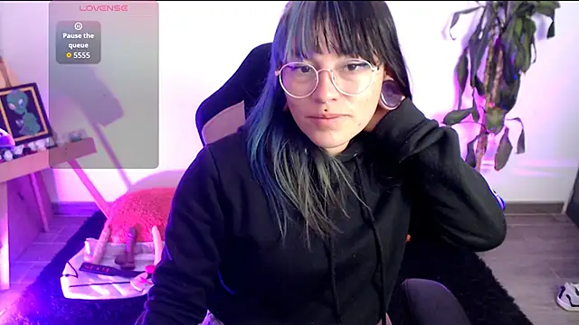 LunaBunny8 online show from 11/27/25, 12:11