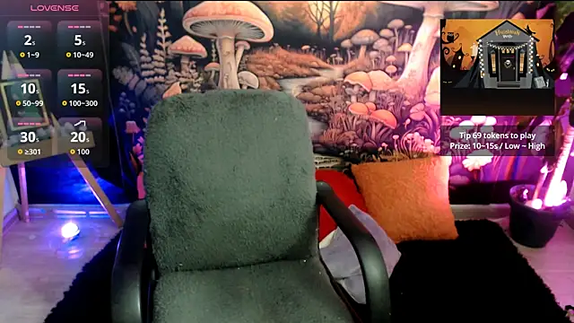 LunaBunny8 online show from 10/28/25, 01:06