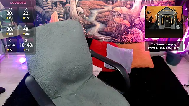 LunaBunny8 online show from 10/24/25, 01:04