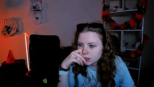 foxy tease  online show from 10/22/25, 10:41