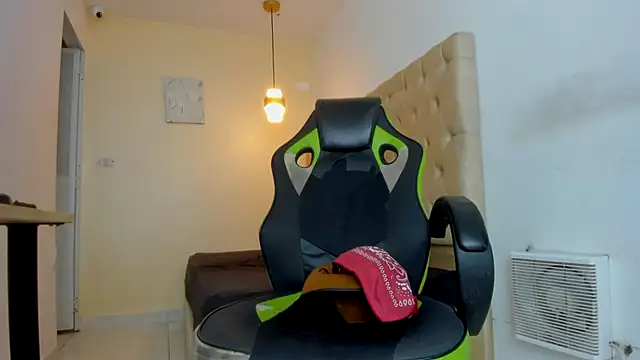 Darkknightx01 online show from 10/25/25, 08:20