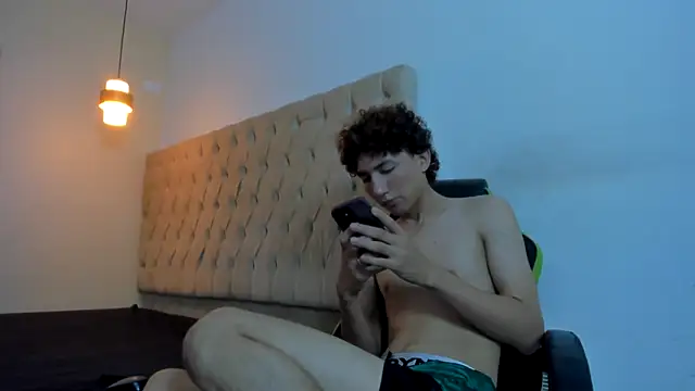 Darkknightx01 online show from 11/18/25, 01:54