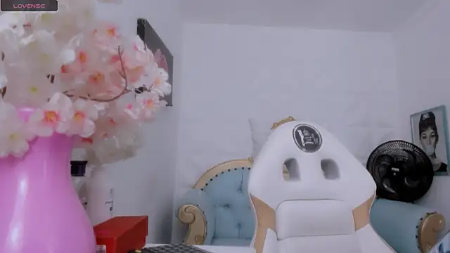 eimy skinny  online show from 10/26/25, 06:41