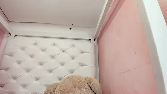 Snapshot of eimy_skinny_ chatting on 02/27/26, 01:00 eimy skinny online show from 02/27/26, 01:00