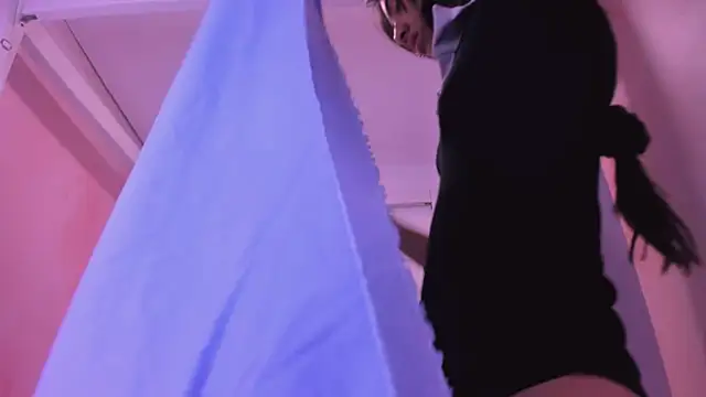 eimy skinny  online show from 04/15/26, 02:21