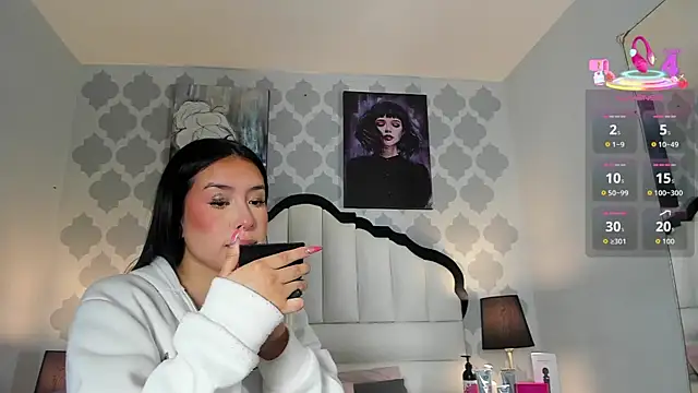 SarahMiler  online show from 11/03/25, 07:50