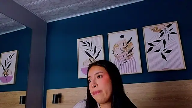 SarahMiler  online show from 12/01/25, 07:48