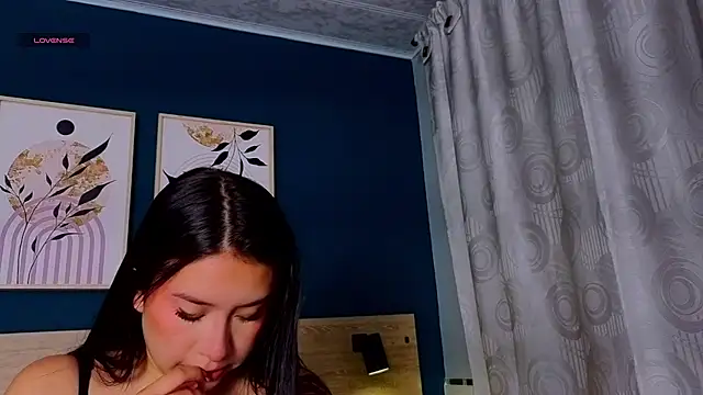 SarahMiler  online show from 11/29/25, 07:47