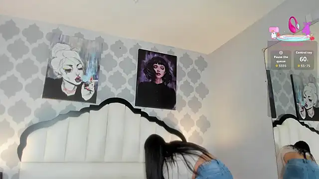 SarahMiler  online show from 10/31/25, 07:43