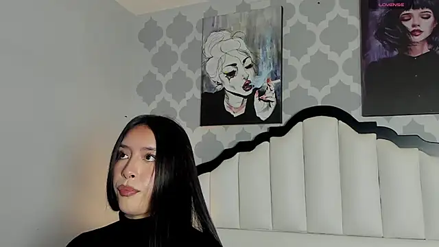 SarahMiler  online show from 10/27/25, 07:59