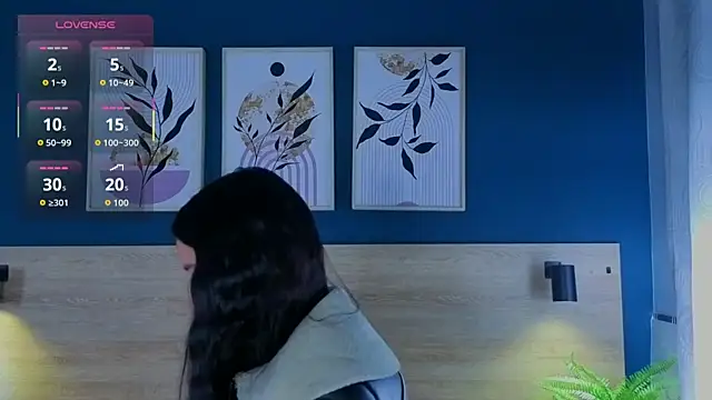 SarahMiler  online show from 10/24/25, 11:42