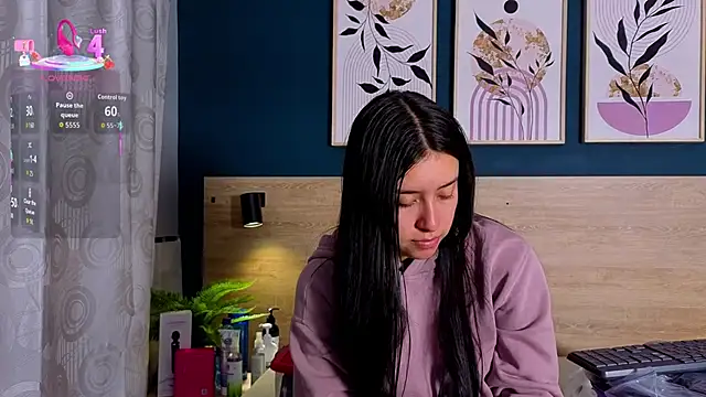 SarahMiler  online show from 12/16/25, 08:46