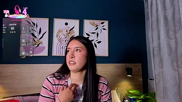 SarahMiler  online show from 12/15/25, 05:41